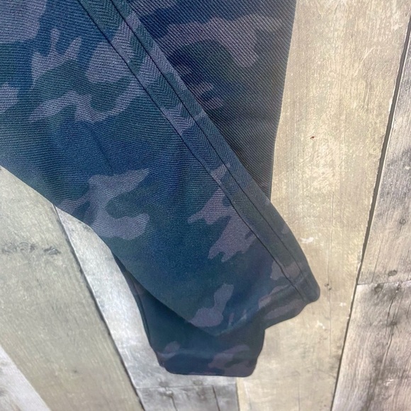 SPANX Look At Me Now Green Camo Leggings Size Small. - Picture 7 of 16